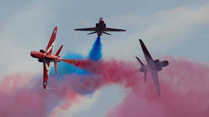 Three Red Arrow planes performing a stunt on Ex Spring Hawk 23 (Picture: MOD).