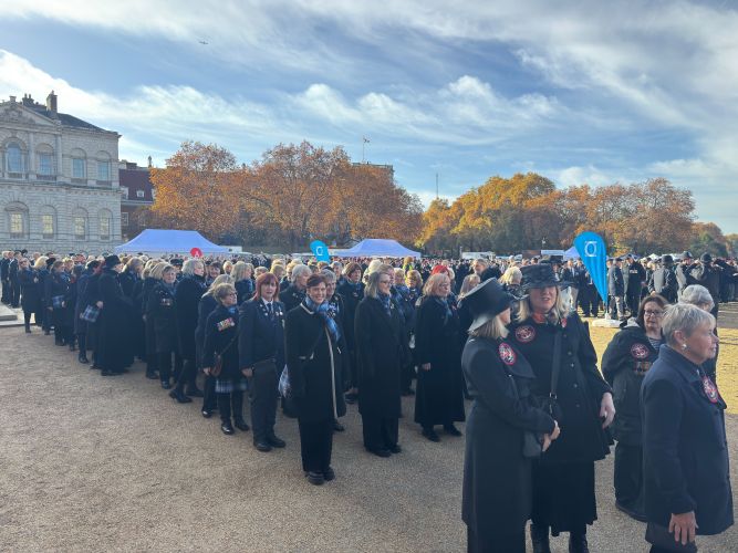 Veterans and servving personnel set off for the Remembrnce march from Horse Guards to Whitehall