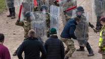 2 Para Riot Training