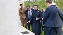 Princess Anne at CWGC unveiling cred CWGC