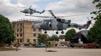It allows for rapid, vertical insertion into combat zones behind enemy lines