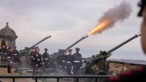 21 Gun Salutes was fired at a Edinburgh Castle and at Stirling Castle to mark HM King Charles birthday 14112022 CREDIT MOD Crown Copyright.jpg
