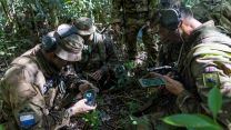 Airborne signallers mapping on ATAK devices during a patrol through the jungle 27012023 CREDIT MOD Crown Copyright.jpg