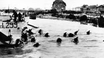 Allied troops wade ashore 