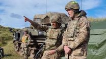 Alun Wyn Jones met troops at Castlemartin Firing Rangeon Ex Iron Storm 02102021 Credit Crown Copyright.jpeg copy.jpg