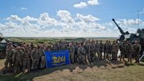 Alun Wyn Jones visited Castlemartin Firing Range watch troops on Ex Iron Storm 02102021 Credit Crown Copyright.jpeg