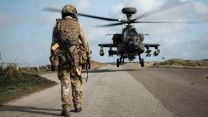 An Arming Loading point Commander guides an Apache AH64-E pilot into land 26102022 CREDIT MOD Crown Copyright.jpg