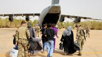 British Nationals being evacuated from Sudan by UK military personnel 25042023 CREDIT MOD Crown Copyright