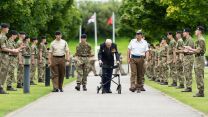 The veteran was applauded as he visited the North Yorkshire training establishment (Picture: MOD).