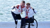 IMAGE ID 2Y05NKT Great Britain’s Gregg Stevenson, left, and Lauren Rowles, right, wins gold in the PR2 Mixed Double Sculls at the 2024 Paralympic Games in Paris NO REUSE CREDIT PA Images Alamy Stock Photo.jpg