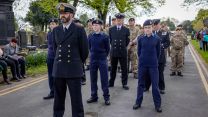 Image ID 2J5KCA8 Queen's Lancashire Regiment, Warrington Sea Cadets and veterans commemorated ANZAC Day 24042022 CREDIT John Hopkins,Alamy Live News.jpg