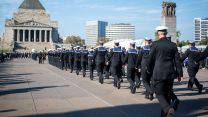 Image ID 2J5N8C7 Members of the Naval Association Australia march towards the Shrine of Remembrance for the Anzac Day Parade 25042022 CREDIT Jay Kogler,Alamy Live News.jpg