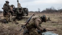 Image ID 2PYKJR5 Ukrainian armed forces shooting from 122 mm howitzer D-30 into Russian positions near Bakhmut 21032023 CREDIT Alamy EXP 23112024