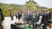 Korea Revisit Incense Ceremony Seoul National Cemetery