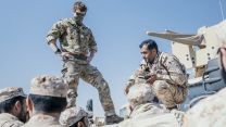 Kuwaiti Captain Dhari Al-Azmi briefing Kuwaiti troops alongside a member of 16 Air Assault Brigade in Exercise Desert Warrior
