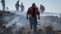 Army battle a wildfire on Saddleworth Moor