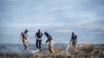 Army battle a wildfire on Saddleworth Moor