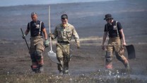 Army battle a wildfire on Saddleworth Moor