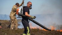 Army battle a wildfire on Saddleworth Moor