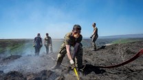 Army battle a wildfire on Saddleworth Moor