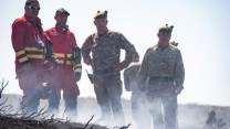 Army battle a wildfire on Saddleworth Moor
