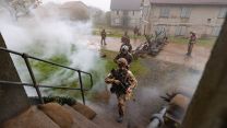 Soldiers from 186 Parachutist Regiment Folgore Italy runs through Cellini Village Exercise Cambrian Patrol 2026 Breacon Beacons 051026 CREDIT MOD