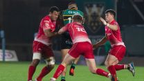 The Army's defence swarm their opponent. The Royal Navy will feel this pressure at Twickenham Stadium only on BFBS on April 30 Credit Alligin Photography Date 13042022.jpg