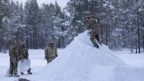 The Commando Helicopter Force members building a shelter in the snow on Operation Clockwork (Picture: Royal Navy).