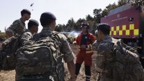 Army steps in to help with South Wales wildfires pic MOD