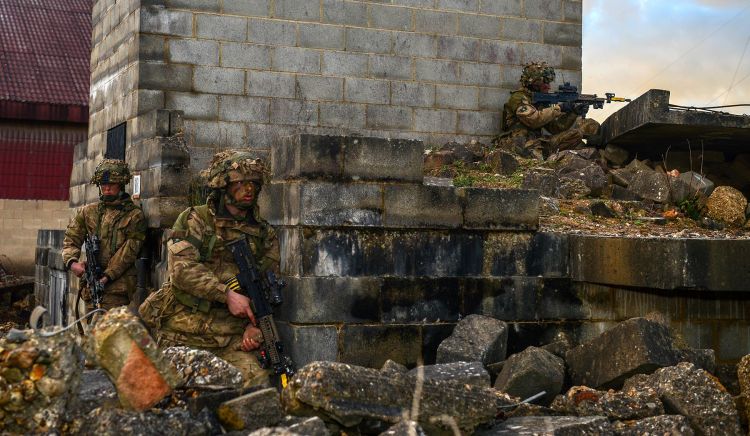 Dramatic Pictures Feature 2 Yorks In Exercise Wessex Storm