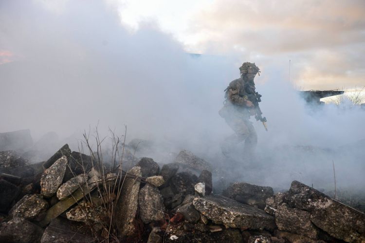 Dramatic Pictures Feature 2 Yorks In Exercise Wessex Storm