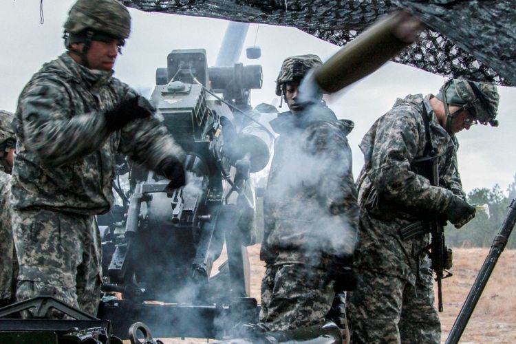 No Competition? US & UK Artillerymen Test Their Skills