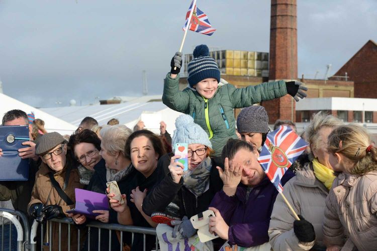 Hundreds of families gave a rousing welcome to HMS Duncan