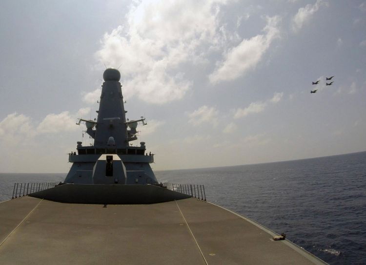 HMS Defender Set To Support French Carrier Group On IS Mission