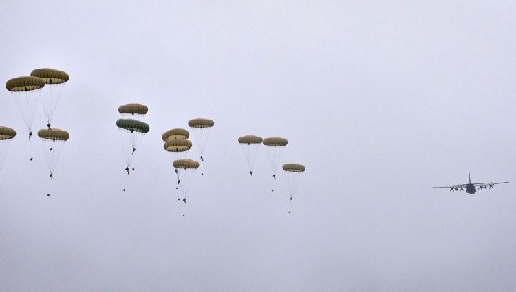 16 Air Assault Brigade Jump Over Salisbury Plain 16 Air Assault Brigade Jump Over Salisbury Plain