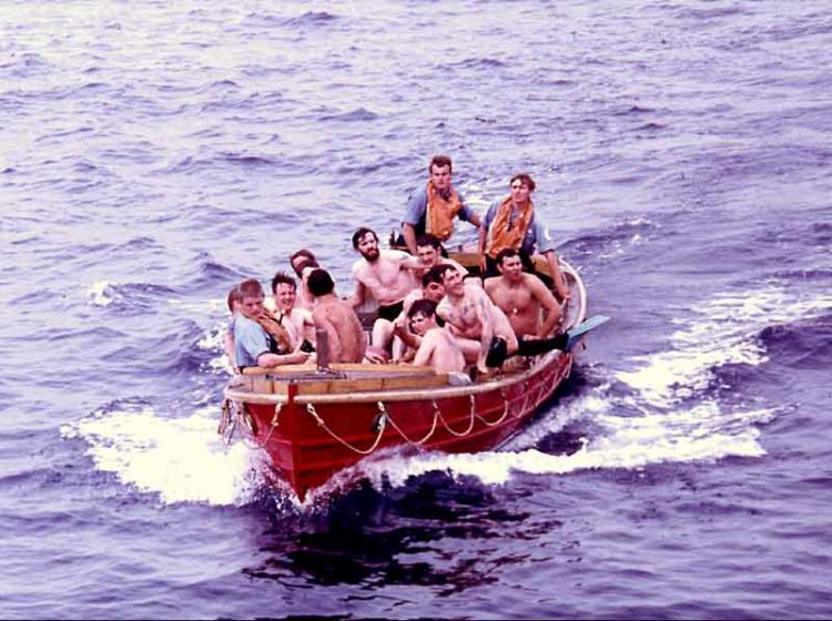 Hands To Bathe - Extreme Swimming On Board Ship