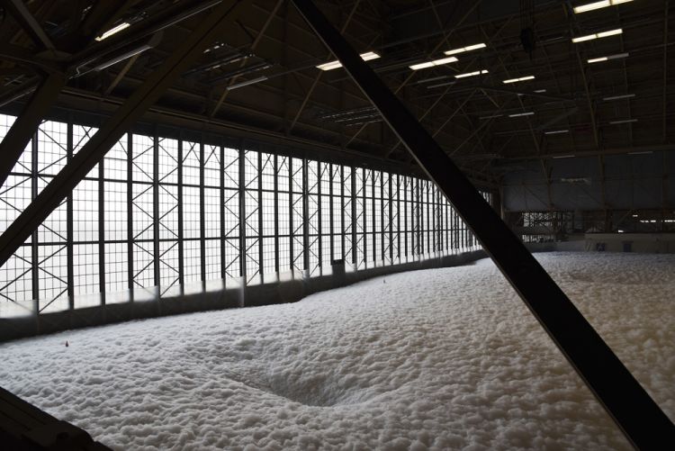 Black Hawk Drowned: Machine Fills Hangar With Foam In 2 Minutes