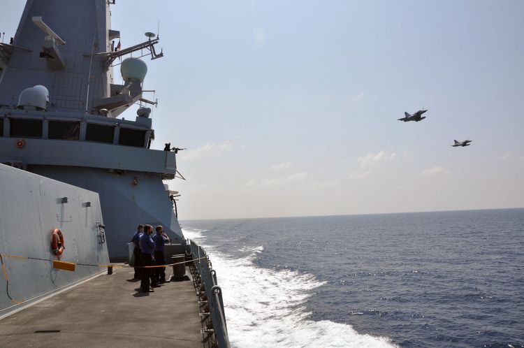 HMS Defender Set To Support French Carrier Group On IS Mission