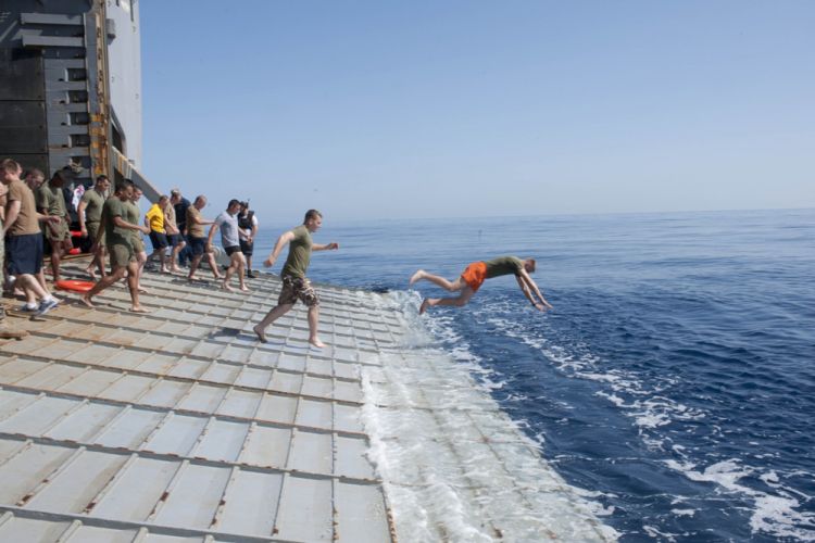 Hands To Bathe - Extreme Swimming On Board Ship
