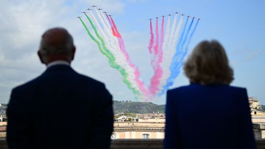 090425 RED ARROWS ITALY CREDIT THE ROYAL FAMILY