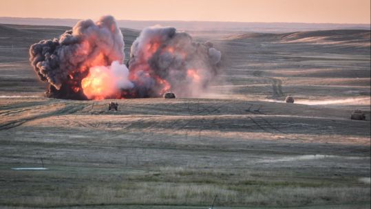 1 Yorkshire Regiment (1 York) Battlegroup conducting live firing during Exercise Prairie Lightning at BATUS 170914 CREDIT ALAMY