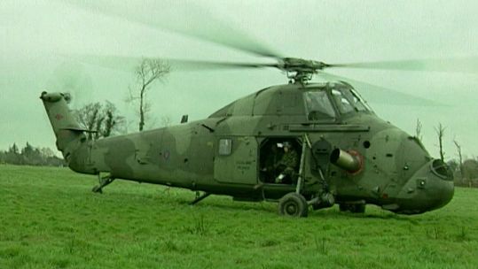 14594_TAPE - IRELAND - 1995 - BFBS Green Howards rural patrol 2.jpg