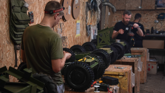 engineers and soldiers from Ukraine's Third Separate Assault Brigade build the Spextr at an undisclosed location in eastern Ukraine (Picture: BFBS)