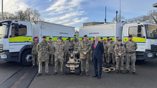 Healey meets EOD personnel at Colchester 