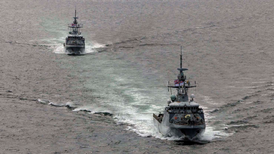 HMS Forth (front) leads HMS Medway into East Cove 1