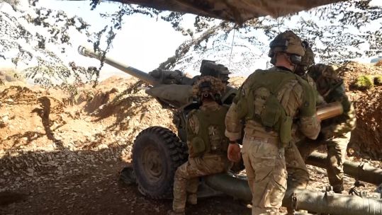 Two KGA gunners are assigned to each L118