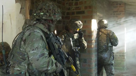 7 SCOTS reservists taking part in urban combat drills