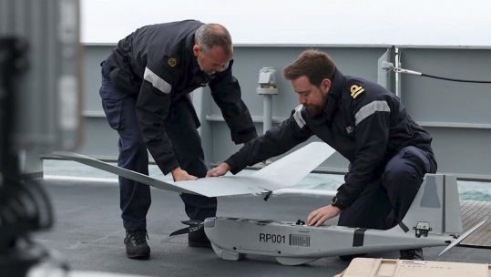 700X Naval Air Squadron train on HMS Mersey