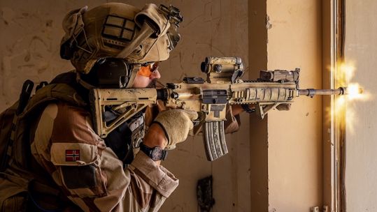 A Norwegian soldier of the Telemark Battalion, fires the HK416 with blank rounds toward a simulated target at Al Asad Air Base, Iraq, June 13, 2020 CREDIT US DoD U.S. Army photo by Spc. Derek Mustard