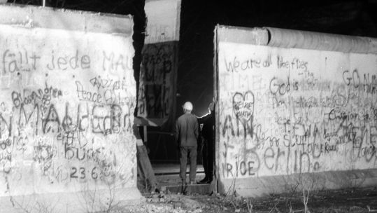 A segment of the Berlin Wall is removed 221289 CREDIT PA.